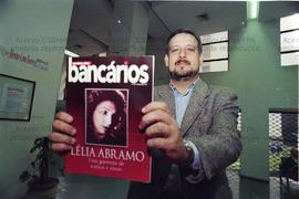 Divulgação da revista Bancários, editada pelo Sindicato dos Empregados em Estabelecimentos Bancários de São Paulo. Crédito: Vera Jursys