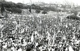 Comício na praça Charles Muller promovido pela candidatura “Lula Presidente” (PT) nas eleições de 1989 (São Paulo-SP, 10 dez. 1989). / Crédito: Pepe