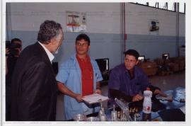 Visita de José Genoino (PT) a empresa não identificada nas eleições de 2002 (São Paulo, 2002) / Crédito: Cesar Hideiti Ogata