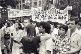 Ato do 1º de Maio, Dia do Trabalhador, na Praça da Sé (São Paulo-SP, 01 mai. 1989). Crédito: Vera Jursys