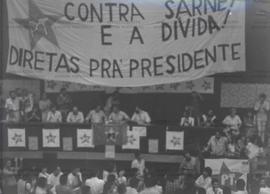 Evento não identificado do PT-RS por Diretas para Presidente e contra Sarney e a Dívida Externa ([Porto Alegre-RS], Data desconhecida). / Crédito: Autoria desconhecida.
