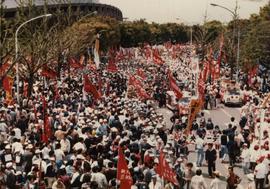 Ato em comemoração ao 1o. de Maio (Tóquio-Japão, 1 mai. 1984). / Crédito: Autoria desconhecida