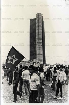 Ato de “Abraço ao Paço” promovido pela candidatura Maurício Soares Prefeito nas eleições de 1988 ...