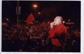 Comício da candidatura &quot;Lula Presidente&quot; (PT) Presidente nas eleições de 2002 ([Ribeirão Pires-SP?], 2002) / Crédito: Cesar Hideiti Ogata
