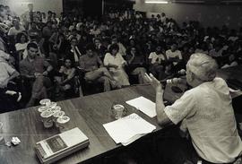 Palestra do historiador Hobsbawn organizado pelos estudantes, na PUC-SP (São Paulo-SP, 08 jun. 19...
