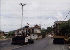 Pavimentação do final da rua Japorangra, bairro de Japuíba, na gestão do PT (Angra dos Reis-RJ, Data desconhecida). / Crédito: Autoria desconhecida