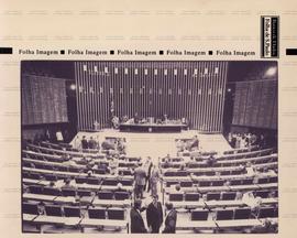 Congresso Nacional no dia da votação do projeto substitutivo à medida provisória 168 do Plano Collor (Brasília-DF, 11 abr. 1990).  / Crédito: Roberto Jayme/Folha Imagem.