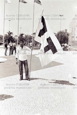 Ato contra LSN, pelo “Fim da Intervenção nos Sindicatos” e pelo “Abaixo a Ditadura” (São Bernardo do Campo-SP, 1982). Crédito: Vera Jursys