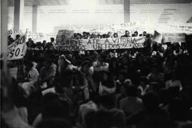 Ato dos trabalhadores metalúrgicos em greve (Campinas-SP, abr. 1990). / Crédito: Autoria desconhe...