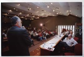 Retrato de José Genoino (PT) em evento não identificado nas eleições de 2002 (Local desconhecido, 2002) / Crédito: Autoria desconhecida