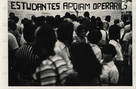 Manifestação na Câmara Municipal de São Paulo em apoio à greve do ABC (São Paulo-SP, 23 mar. 1979).  / Crédito: Ennio Brauns Filho.