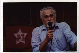 Retrato de José Genoino (PT) em evento não identificado [nas eleições de 2002?] (Local desconhecido, [2002?]) / Crédito: Autoria desconhecida