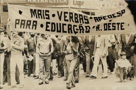 Manifestação dos professores ligados à APEOESP (São Paulo, 1980). / Crédito: Sônia Parma.