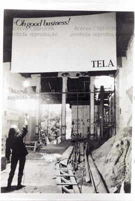 Evento não identificado [Reprodução de imagens históricas do Teatro Oficina?] (São Paulo-SP, data desconhecida). Crédito: Vera Jursys