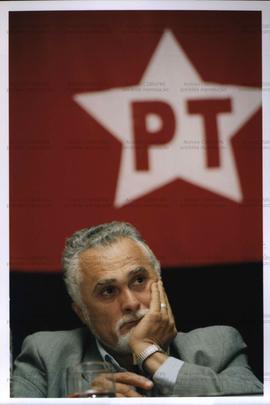 Evento não identificado com a participação de José Genoino (PT) no contexto dos 21 anos do PT ([São Paulo-SP, 2001?]). / Crédito: Autoria desconhecida