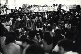 Ato dos trabalhadores metalúrgicos em greve (Campinas-SP, abr. 1990). / Crédito: Autoria desconhe...