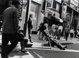 Cotidiano urbano (Tóquio-Japão, 1993). / Crédito: Val Ianamini.