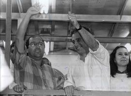 Luís Eduardo Cheida em comício de campanha para prefeito (Londrina-PR, 1992). / Crédito: Celso Pa...