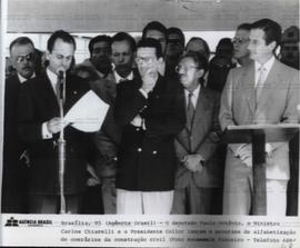 Lançamento do Programa de Alfabetização de operários da construção civil (Brasília-DF, [1990-1992?]). / Crédito: Roosevelt Pinheiro.